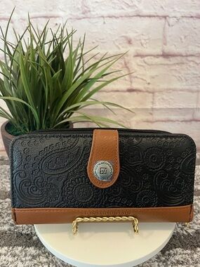 Stone Mountain Black and Brown Zip-Around Embossed Leather Wallet